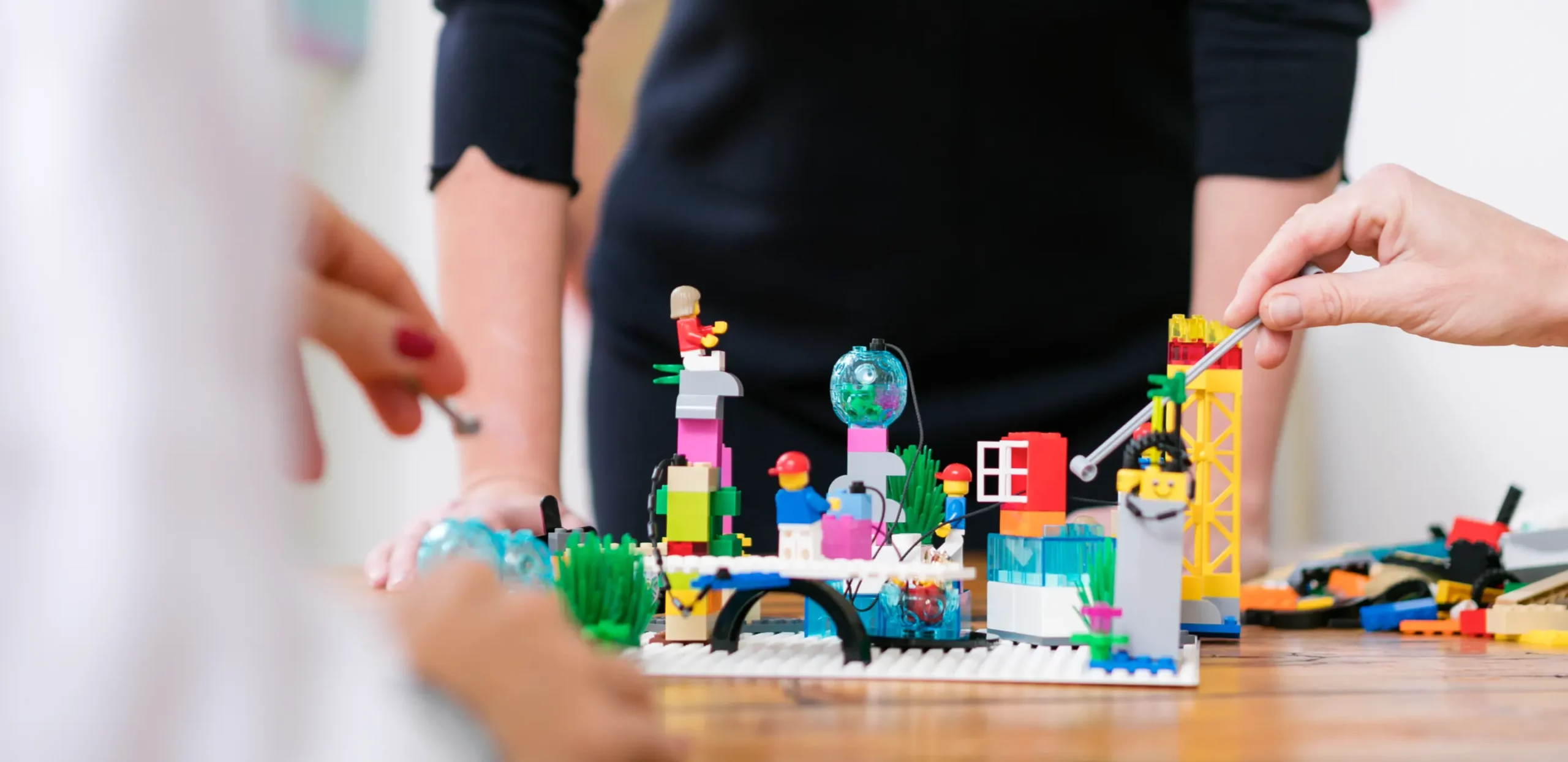 Read more about the article Lego® Serious Play®: Die Trend-Methode, um spielerisch kollektives Verständnis und eine gemeinsame Vision zu schaffen